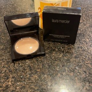 Laura Mercier
Baked powder 
NIB highlight -01